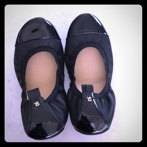 Yosi Samra cap-toe black flats size  10